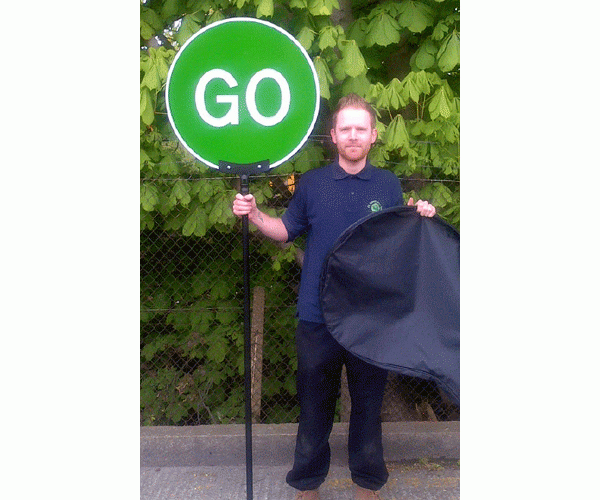 Stop/go pole foldable with bag