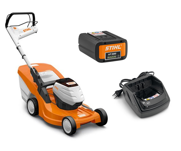 Stihl RMA 448 TC battery self-propelled four wheeled lawn mower (46cm cut) (Kit (with battery & charger))